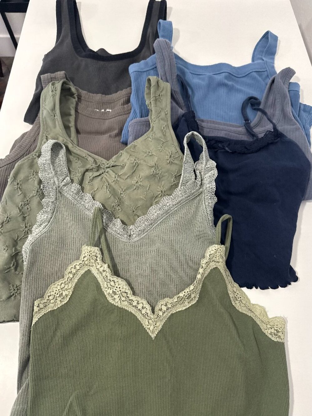 Huge Lot of 8 Everyday Cropped & Fitted Tank Tops / Layering Basics